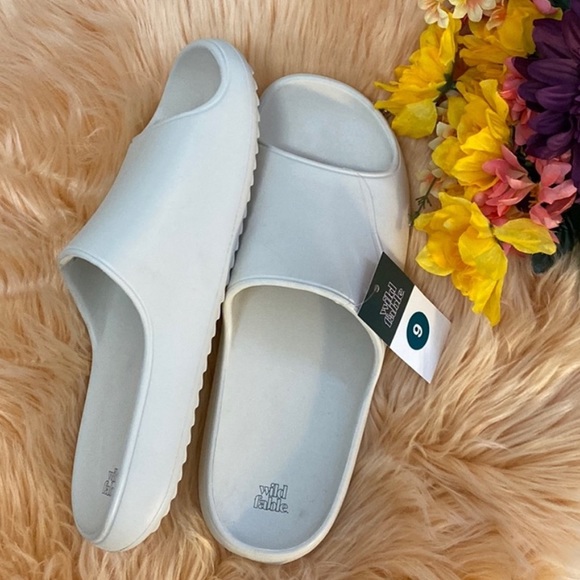 Slide Shoes Sz 9-10 Robbie Women’s Off White In Color Marked Sz 9 NEW! - Picture 3 of 4